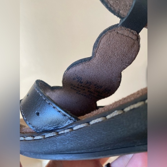 Natural Soul All Thru Comfort Barroll Black Genuine Leather Strap Sandals - Picture 5 of 7